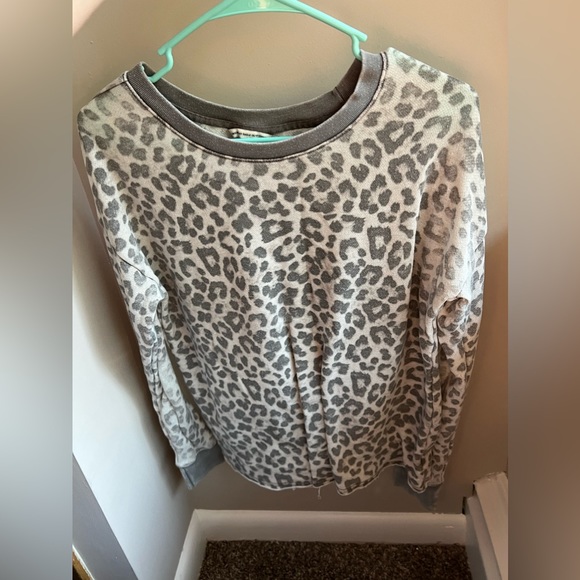 AEO Washed cheetah print crew neck, size M - Picture 1 of 5